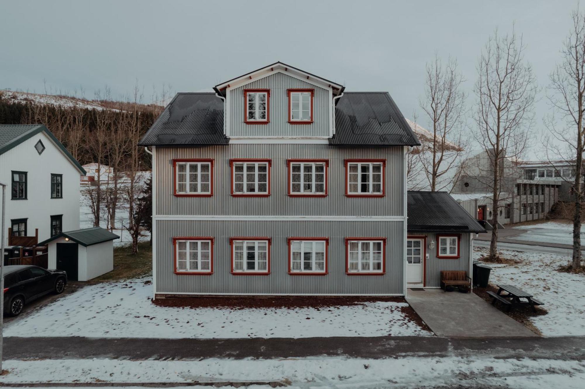 Gamli Skolinn Húsavík Exterior foto